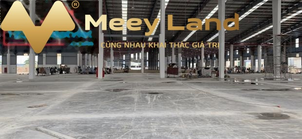 Ngay trên Long Biên, Hà Nội cho thuê kho bãi 7000 m2 giá thuê chốt nhanh chỉ 910 triệu/tháng phù hợp mở shop