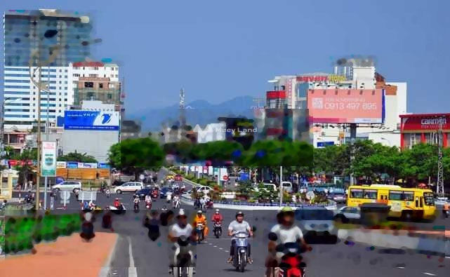 Hướng Nam, bán nhà có diện tích chung là 209m2 nằm trên Nguyễn Văn Linh, Đà Nẵng bán ngay với giá tốt nhất chỉ 66 tỷ
