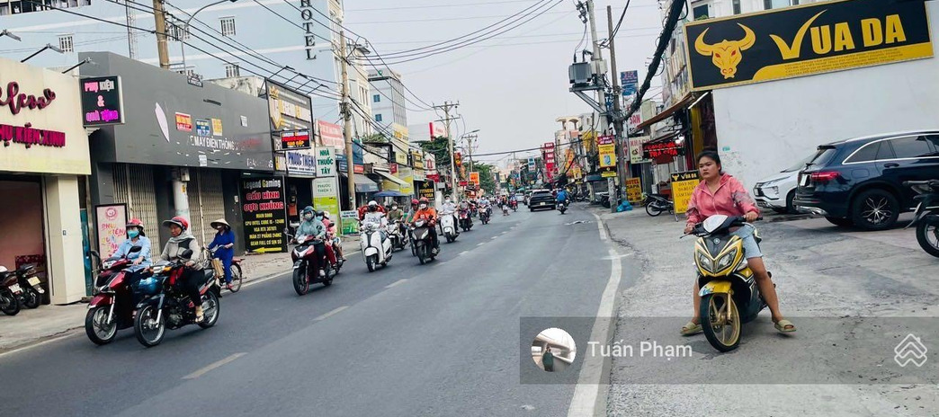 Nằm tại Đỗ Xuân Hợp, Hồ Chí Minh, bán nhà, giá bán đặc biệt từ 19 tỷ diện tích rộng 106m2, trong căn này gồm có 11 phòng ngủ vị trí thuận lợi