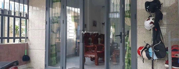 Cho thuê nhà mặt tiền tọa lạc ngay ở Liên Chiểu, Đà Nẵng, thuê ngay với giá thương lượng chỉ 5 triệu/tháng có diện tích thực 90m2, trong căn này 2 PN-02