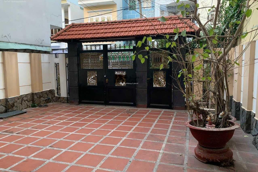 Ngôi nhà gồm có 6 PN, bán biệt thự, bán ngay với giá rẻ chỉ 26 tỷ diện tích khoảng 200m2 vị trí đặt ngay trên Phan Huy Ích, Hồ Chí Minh-01