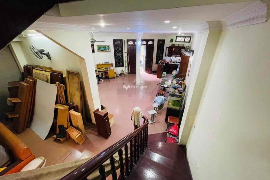 Trong nhà tổng quan gồm 4 phòng ngủ, cho thuê nhà, giá thuê êm 25 triệu/tháng có diện tích khoảng 100m2 vị trí thuận lợi ngay ở Tam Trinh, Mai Động-01