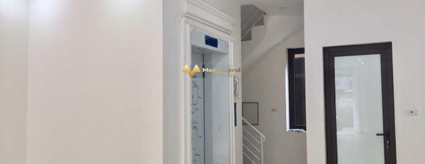 Cho thuê nhà có diện tích gồm 80m2 Bên trong Nguyễn Chí Thanh, Đống Đa giá đề xuất từ 45 triệu/tháng, trong nhà này gồm có 8 PN, 6 WC-02