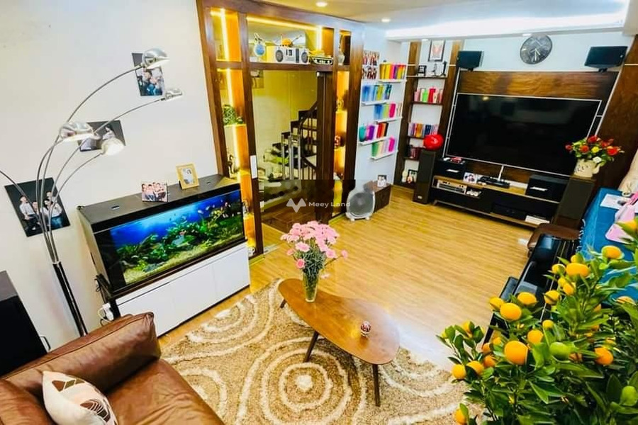 Nhà có 5 phòng ngủ bán nhà ở có diện tích chung là 40m2 giá bán cực tốt 8.3 tỷ vị trí mặt tiền tọa lạc tại Hoàng Hoa Thám, Hà Nội-01